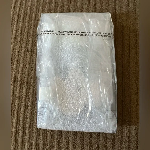 Coach Cherry Bag Charm nwt in packaging - Picture 3 of 3